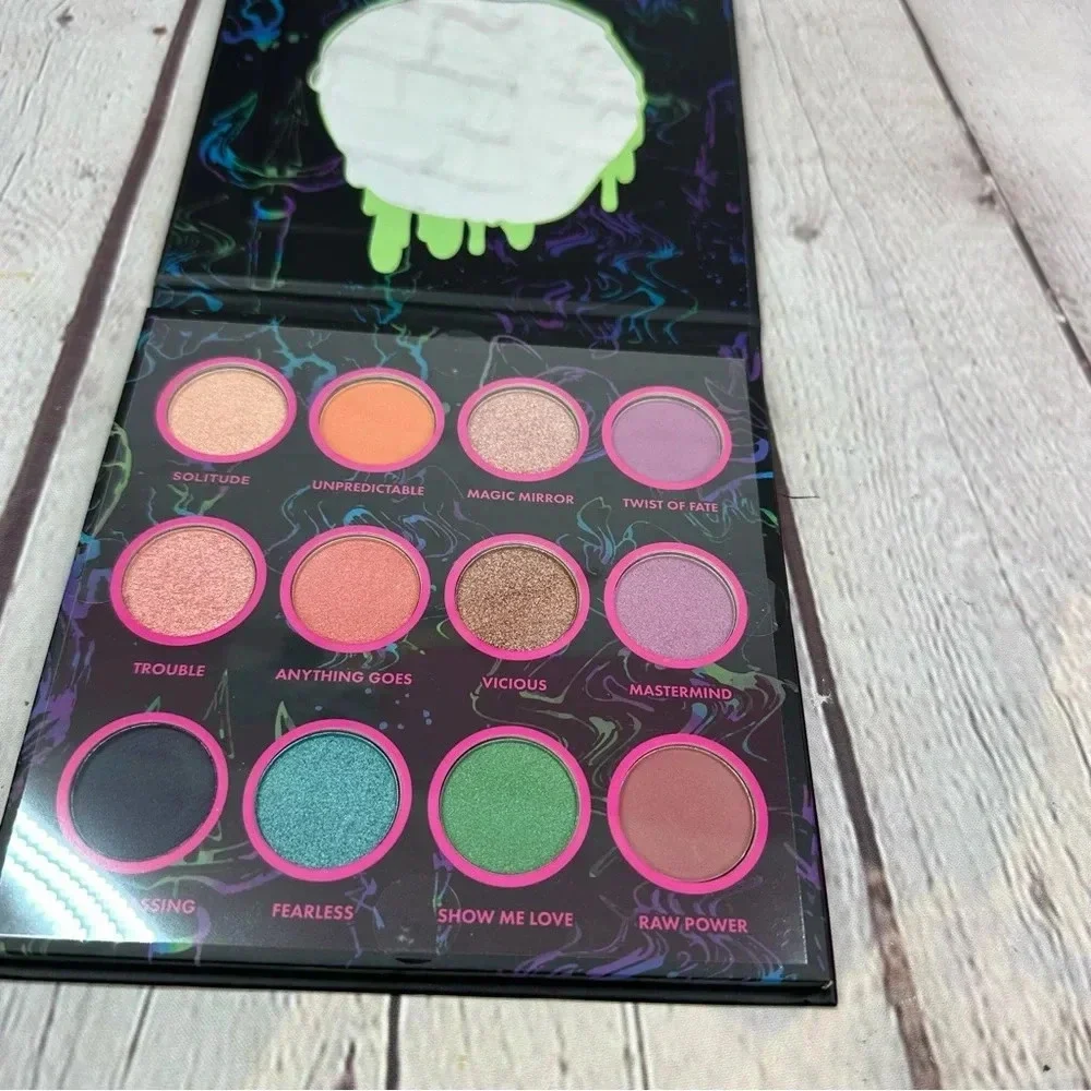NWT Disney Villains glow in the dark eyeshadow palette 12 colors